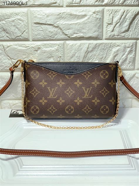 louis vuitton kleine tas prijs|louis vuitton crossbody bag.